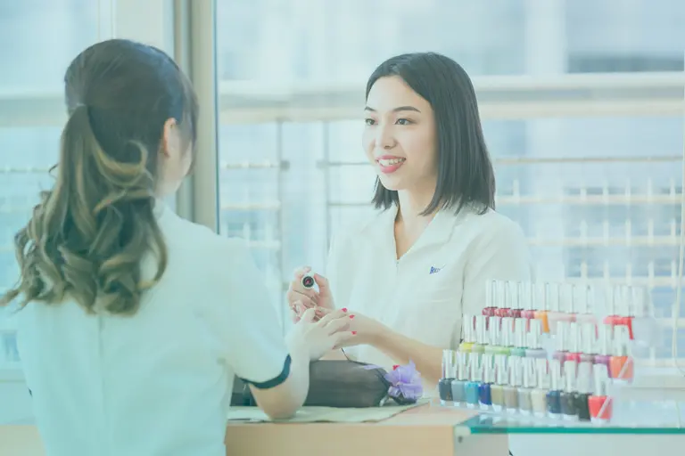 東京の美容学校でネイリストの勉強